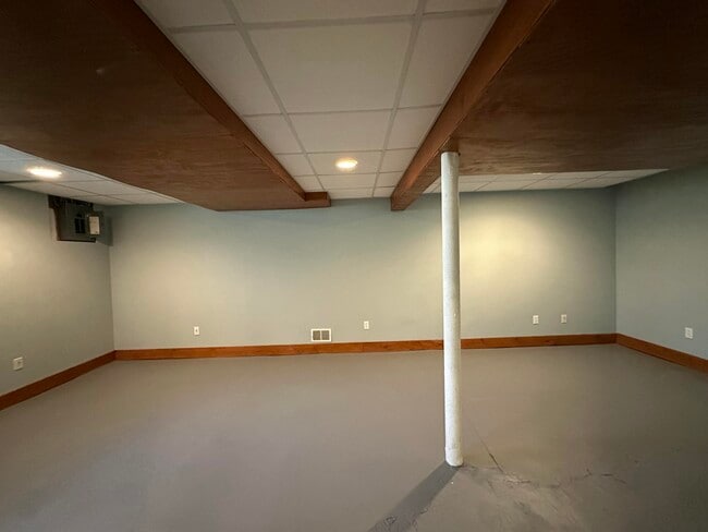 Building Photo - 15119 Northville Rd