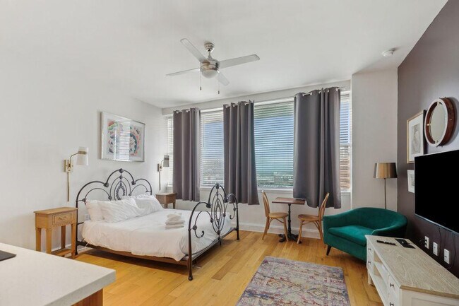 Building Photo - 925 Common St