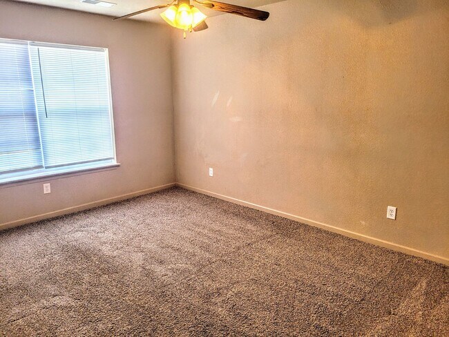 Building Photo - 109 Edna St