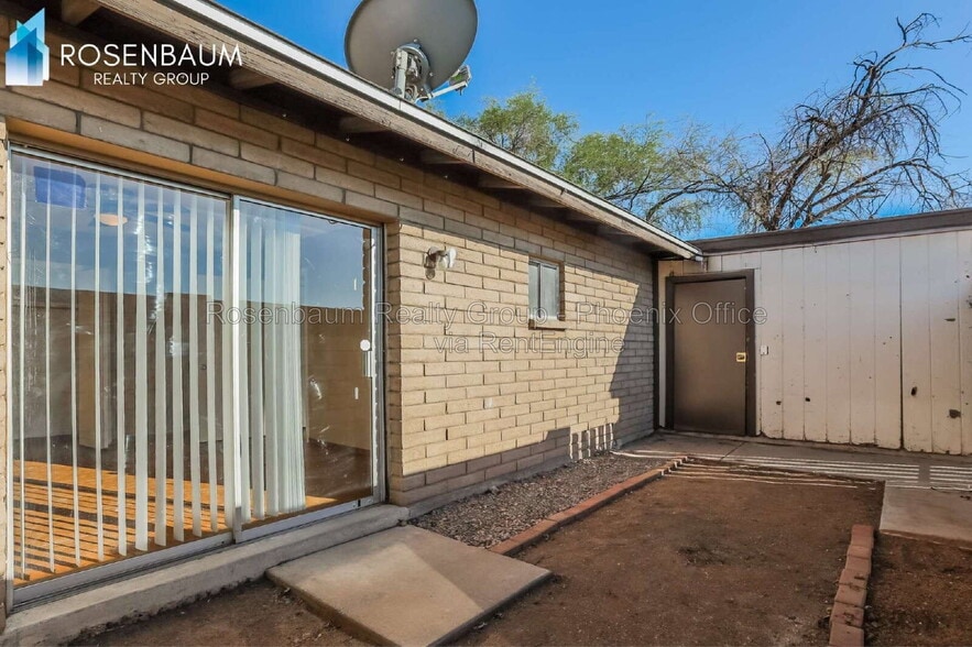 Building Photo - 845 N Date