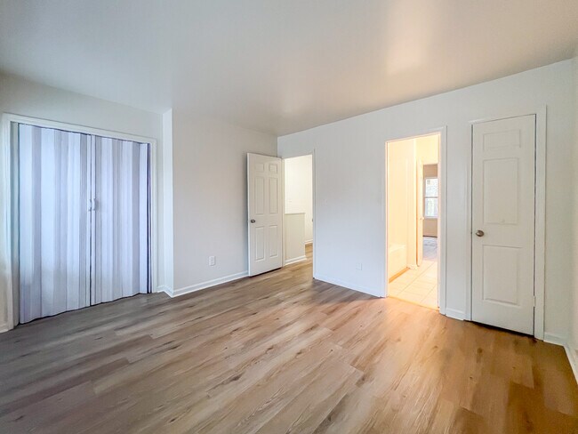 Building Photo - 32 Fox Hill Dr