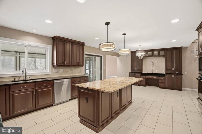 Building Photo - 6614 Corina Ct