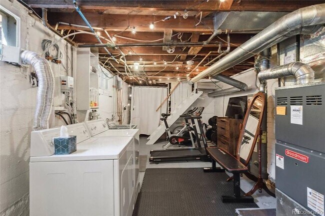 Building Photo - 326 N Logan Ave