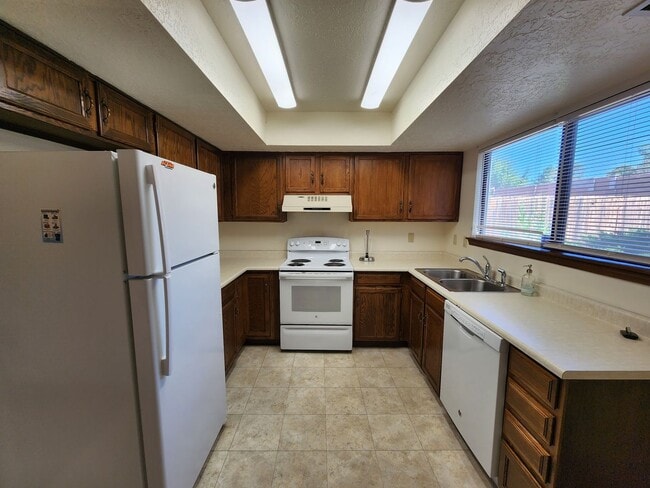 Building Photo - 3234 Calle De Molina