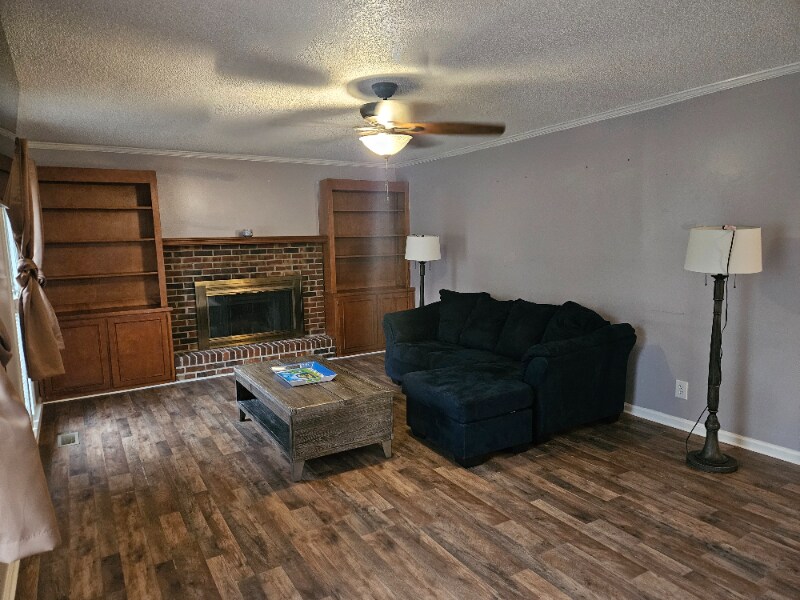 Building Photo - 536 Shadow Moss Dr