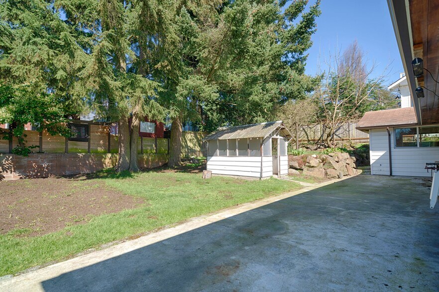 Building Photo - 540 N 83rd St