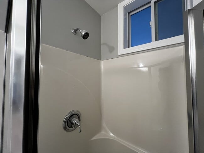 Building Photo - 158 Holland St