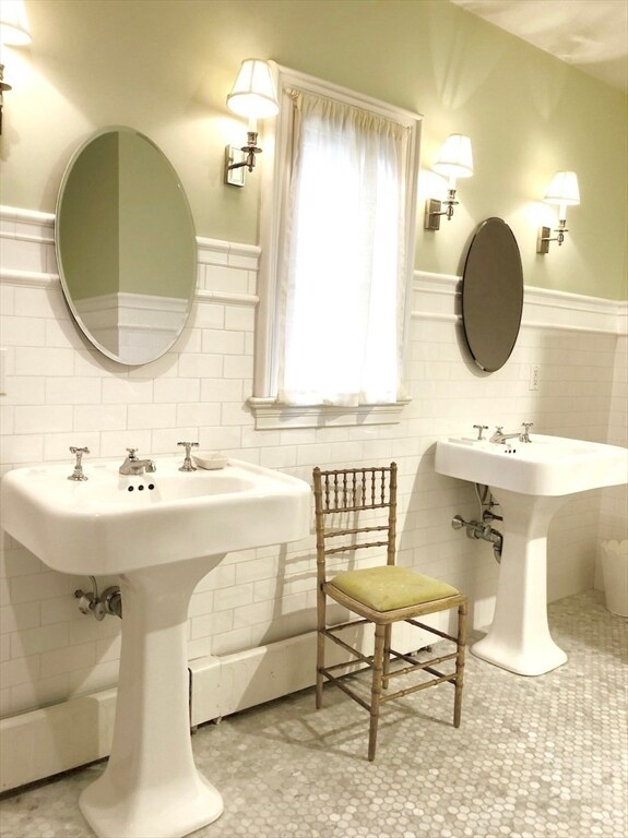 Building Photo - 918 Hale St