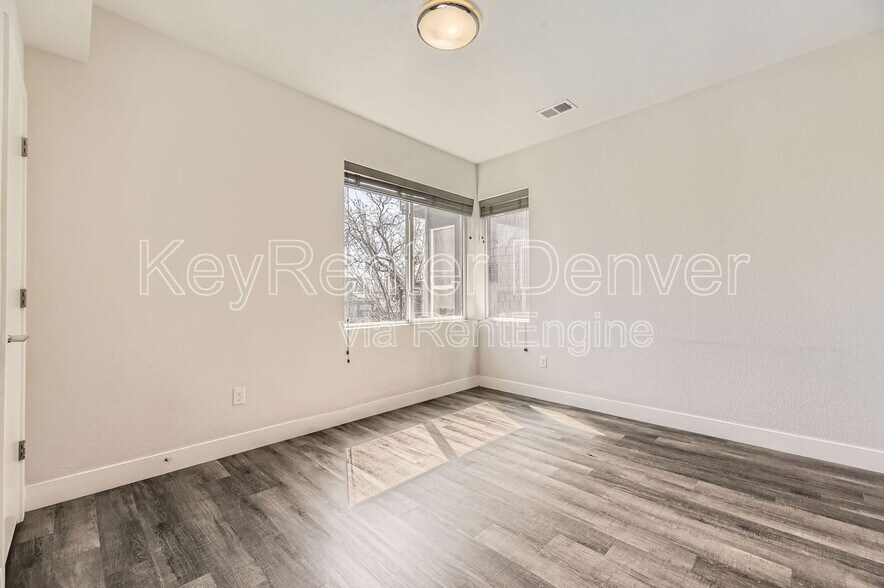 Building Photo - 1013 Depew St