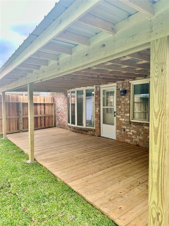 Building Photo - 12027 Meadow Hollow Dr