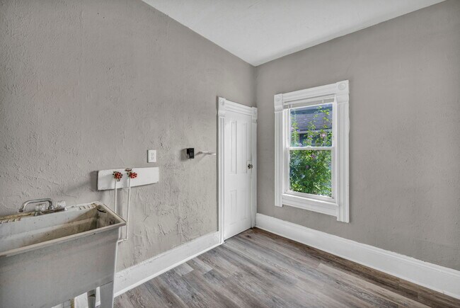 Building Photo - 3369 E 49th St