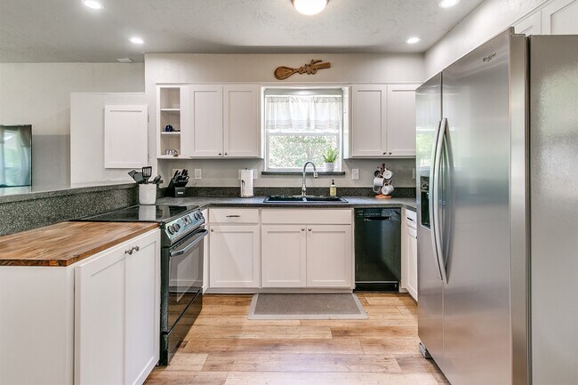 Building Photo - 1809 Ketch Dr