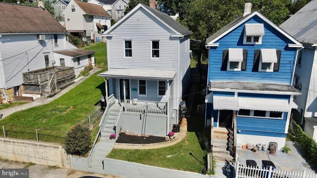 Building Photo - 13 E C St