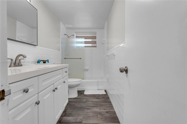 Building Photo - 10006 E Bay Harbor Dr