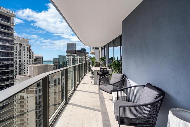 Building Photo - 1000 Brickell Plaza