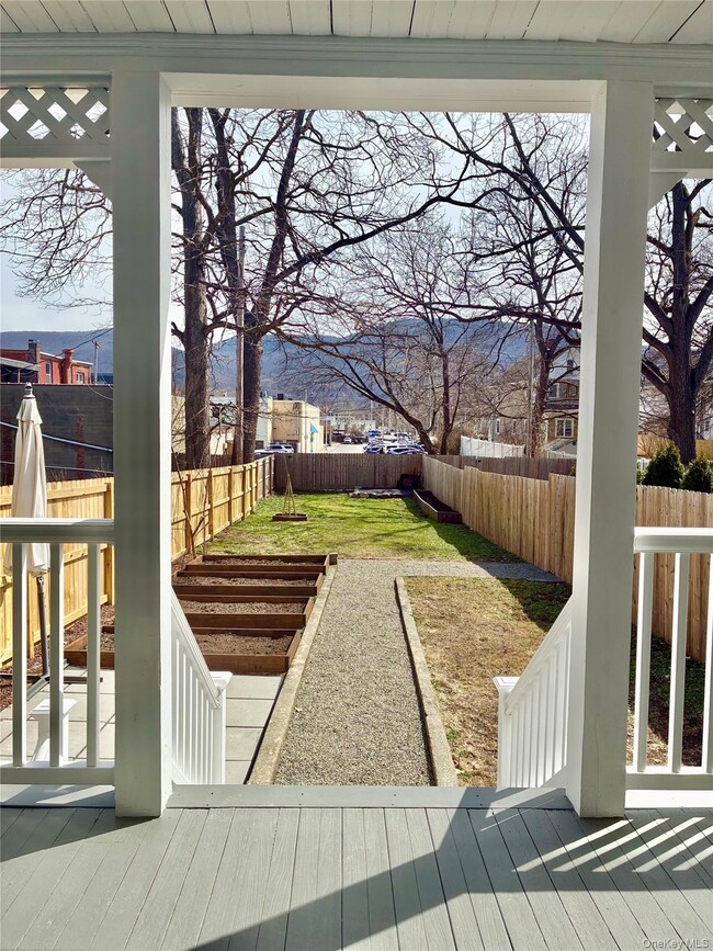 Building Photo - 8 S Cedar St