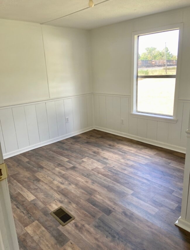 Building Photo - 600 Congress St