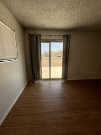 Building Photo - 2 Bedroom Unit with Large Patio