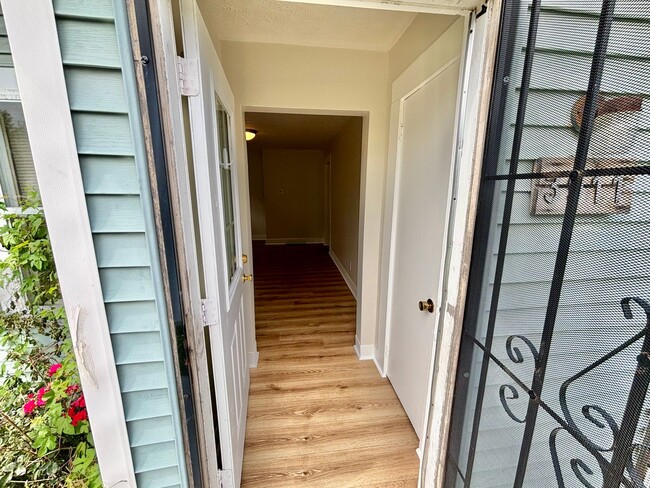 Building Photo - 3911 Larkwood Ave