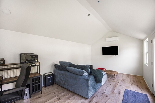 Building Photo - FURNISHED, Spacious 3 bedroom home in the heart of University!