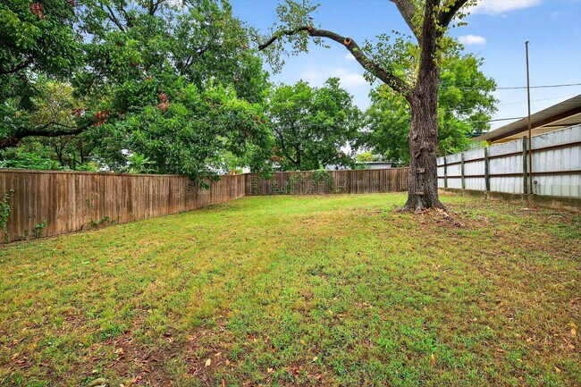 Building Photo - 211 W Murray St