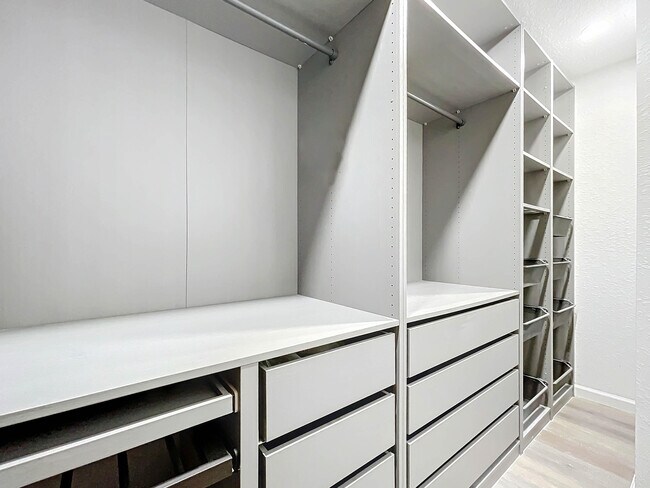 Building Photo - 4999 Haverhill Pointe Dr