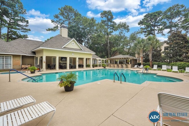 Building Photo - Stylish Condo in Gated Summer House Community | Hilton Head Island – Available Now!