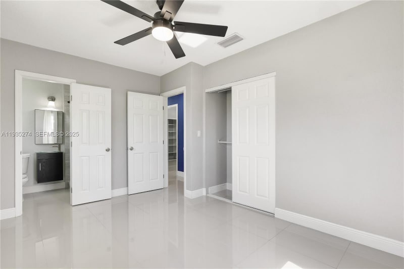 Building Photo - 848 Brickell Key Dr