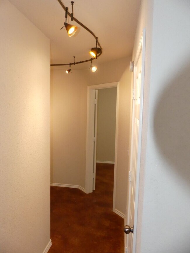 Building Photo - PRICE DROP !!