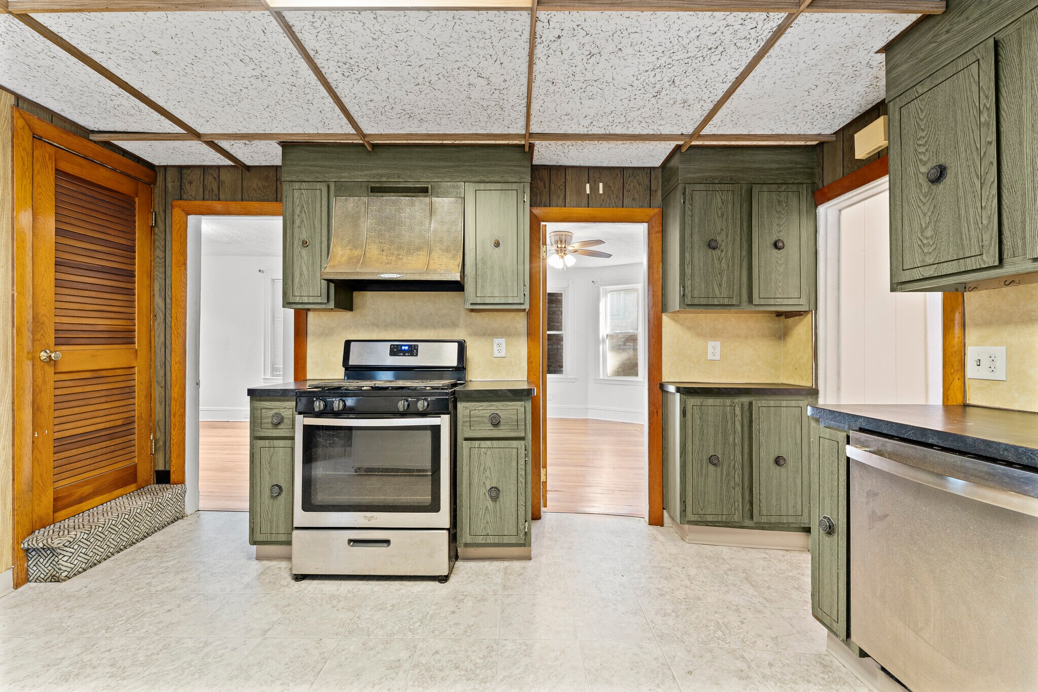 kitchen - 31 Cameron Ave