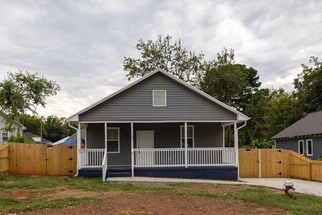 Building Photo - 1001 E Morehead St