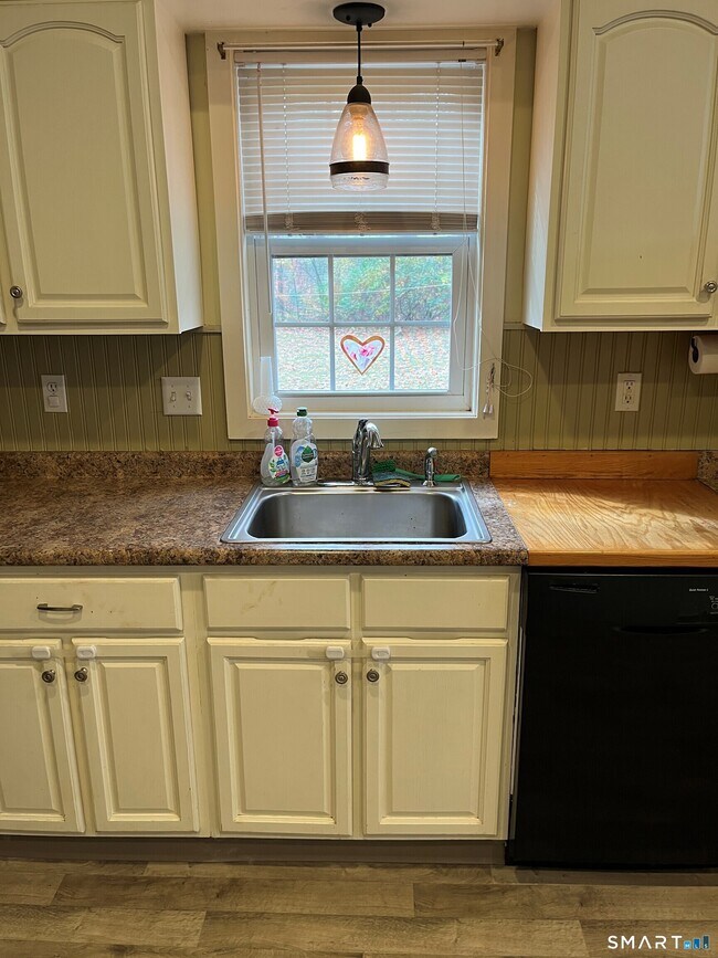 Building Photo - 146 Beebe Farms Rd