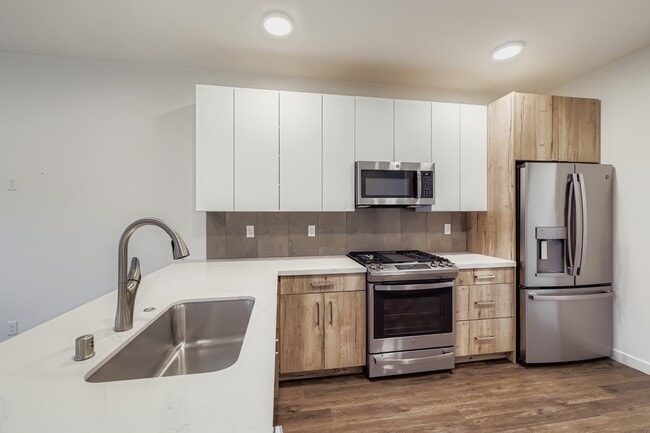 Building Photo - 12038 33rd Ave NE