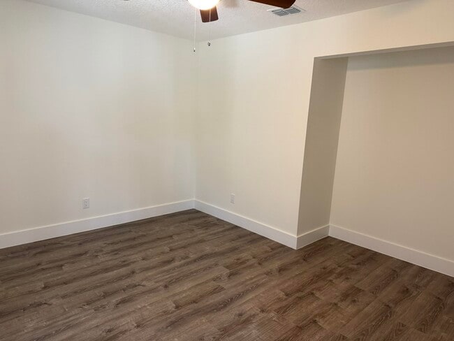 Building Photo - 611 Queen Rd