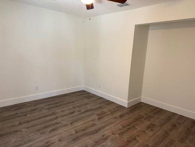 Building Photo - 611 Queen Rd