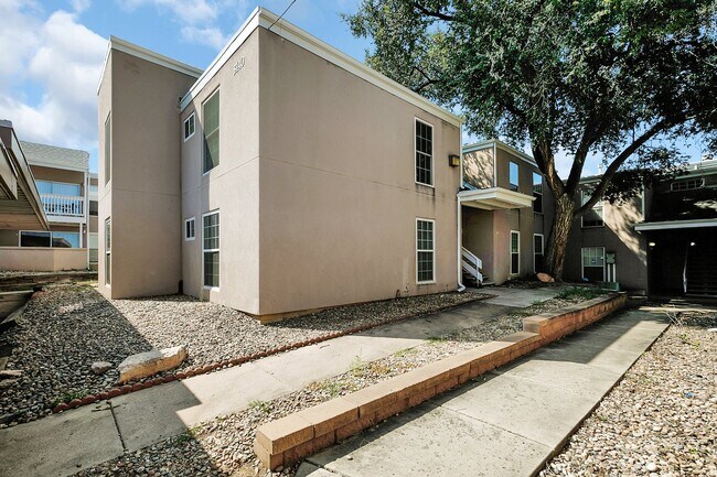 Building Photo - 3140 Van Teylingen Dr