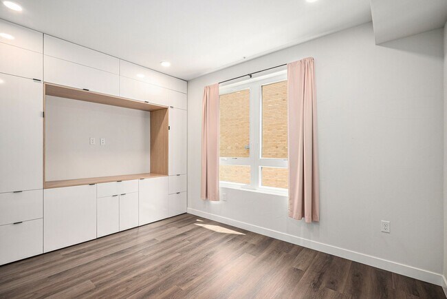 Building Photo - Centrally located 1 bedroom in the heart o...