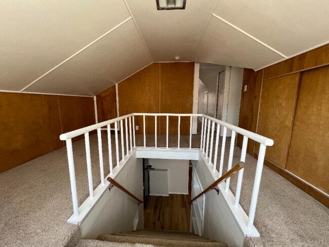 Building Photo - Completely Renovated Three Bedroom Apartment