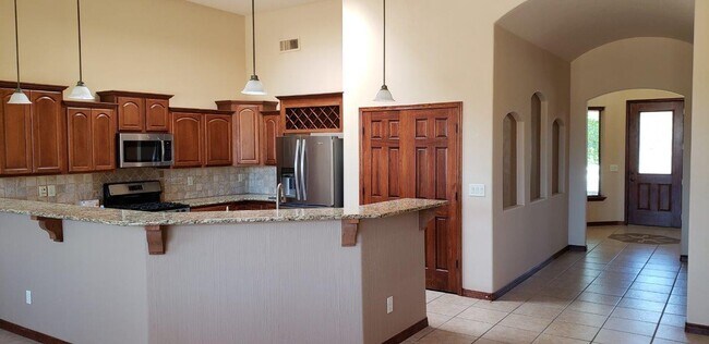 Building Photo - $500 off first months rent, Beautiful Home...