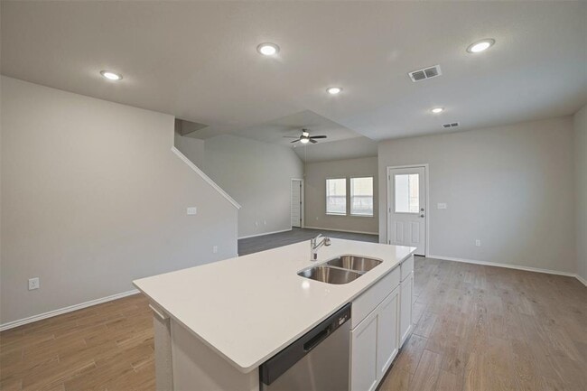 Building Photo - 4501 Bridal Veil Dr