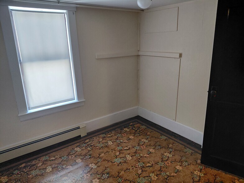 Building Photo - 115 Freedom St