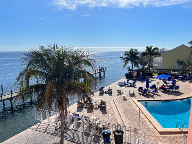 Building Photo - 5132 Beach Dr SE