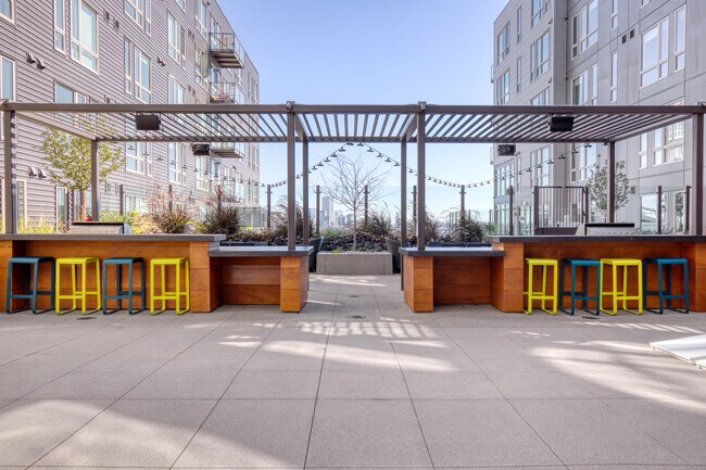Building Photo - 1590 Grove St