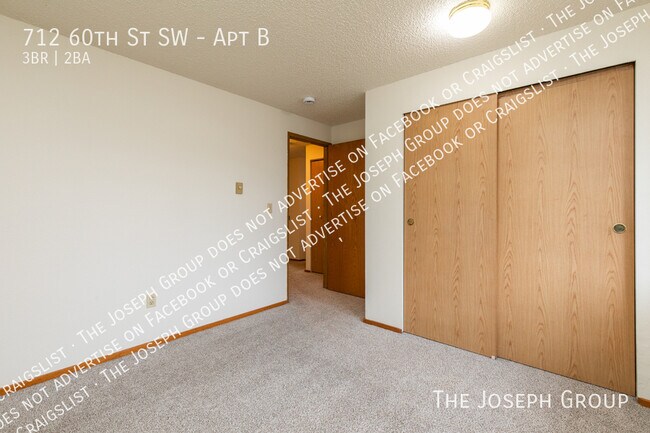 Building Photo - 712 60th St SW