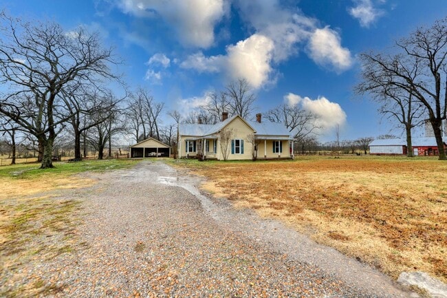 Building Photo - 2030 Spring Creek Rd