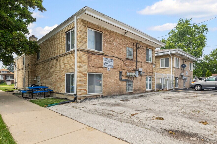Building Photo - 1835 S 16th Ave