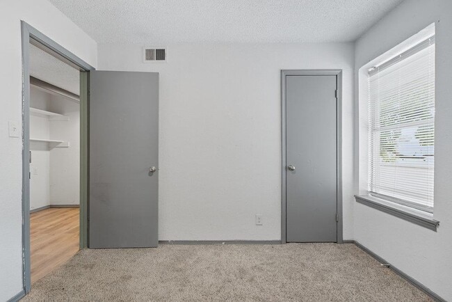 Building Photo - 6619 S Zunis Ave