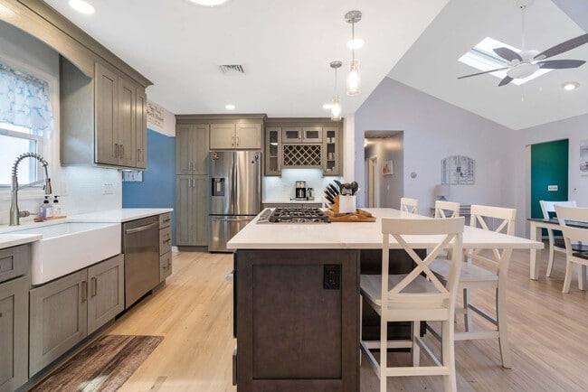 Building Photo - 18 Maryland Blvd