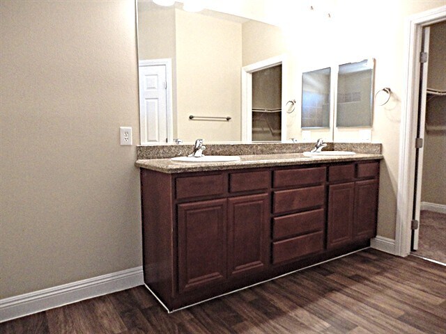 Building Photo - 2884 Gables Vale Ct