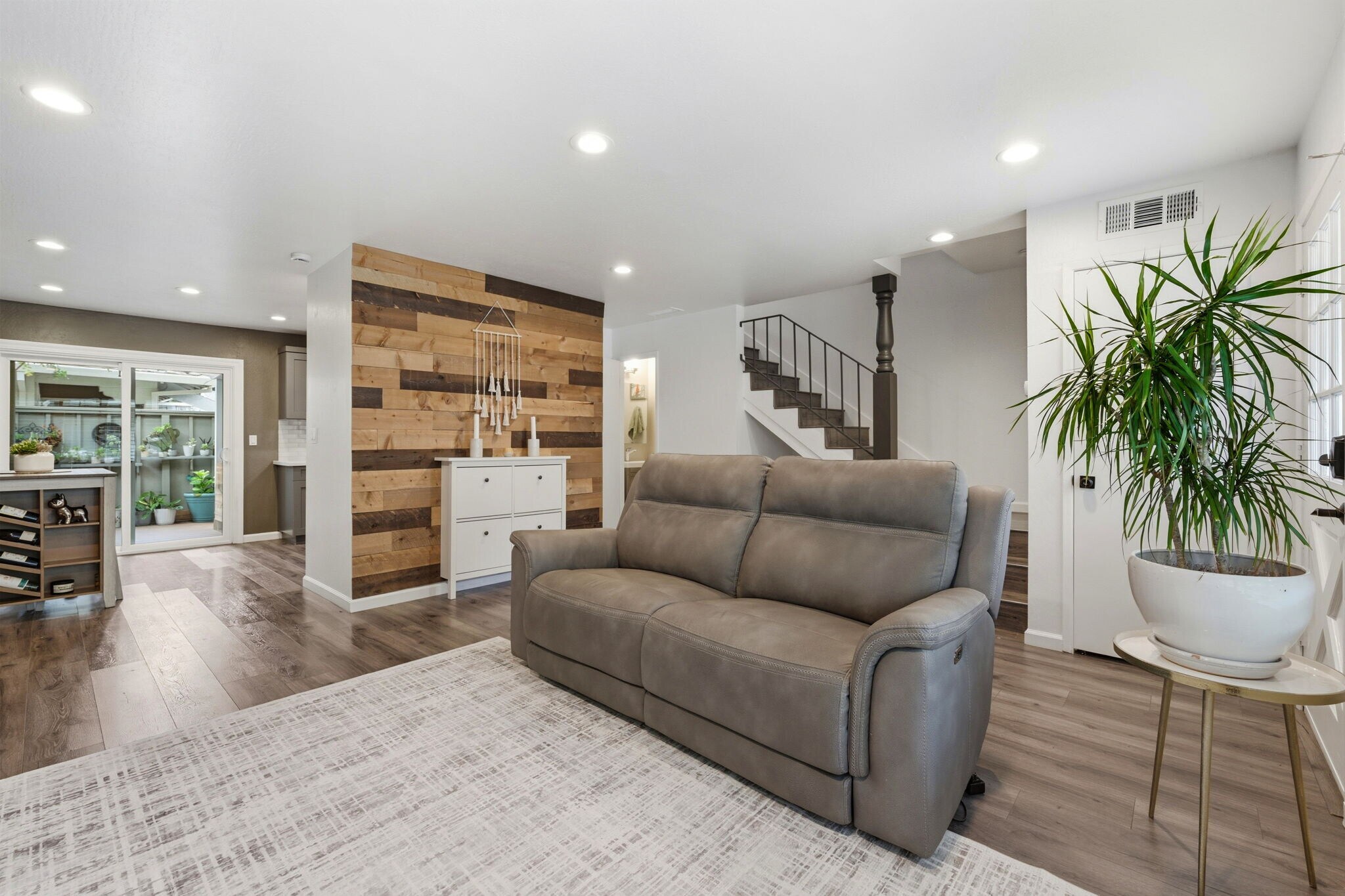 Building Photo - 2561 Fountainhead Dr